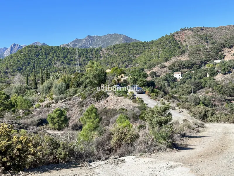 House - Finca - Cortijo в продаже в Ojén, Málaga. В доме 5 спален и 4 ванных комнат. Площадь дома 375 м². Площадь участка 11963 м²