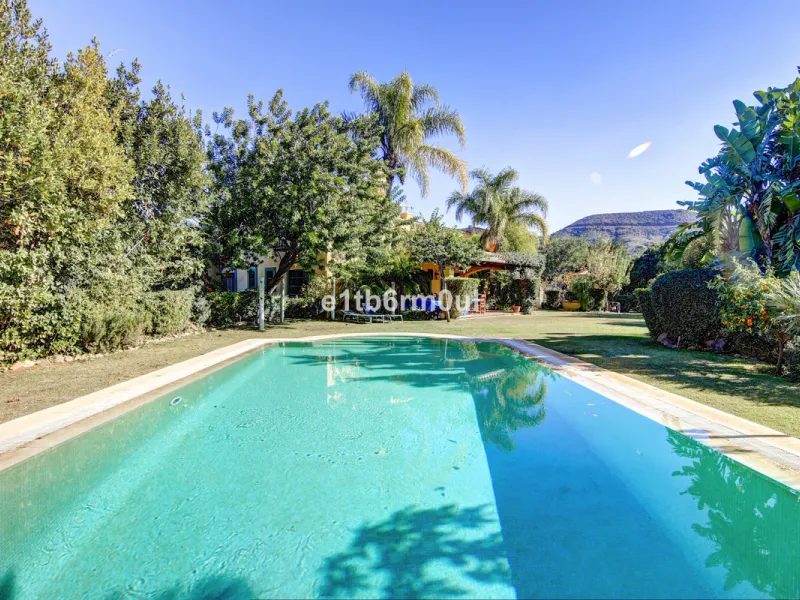 House - Finca - Cortijo в продаже в Ojén, Málaga. В доме 5 спален и 4 ванных комнат. Площадь дома 375 м². Площадь участка 11963 м²
