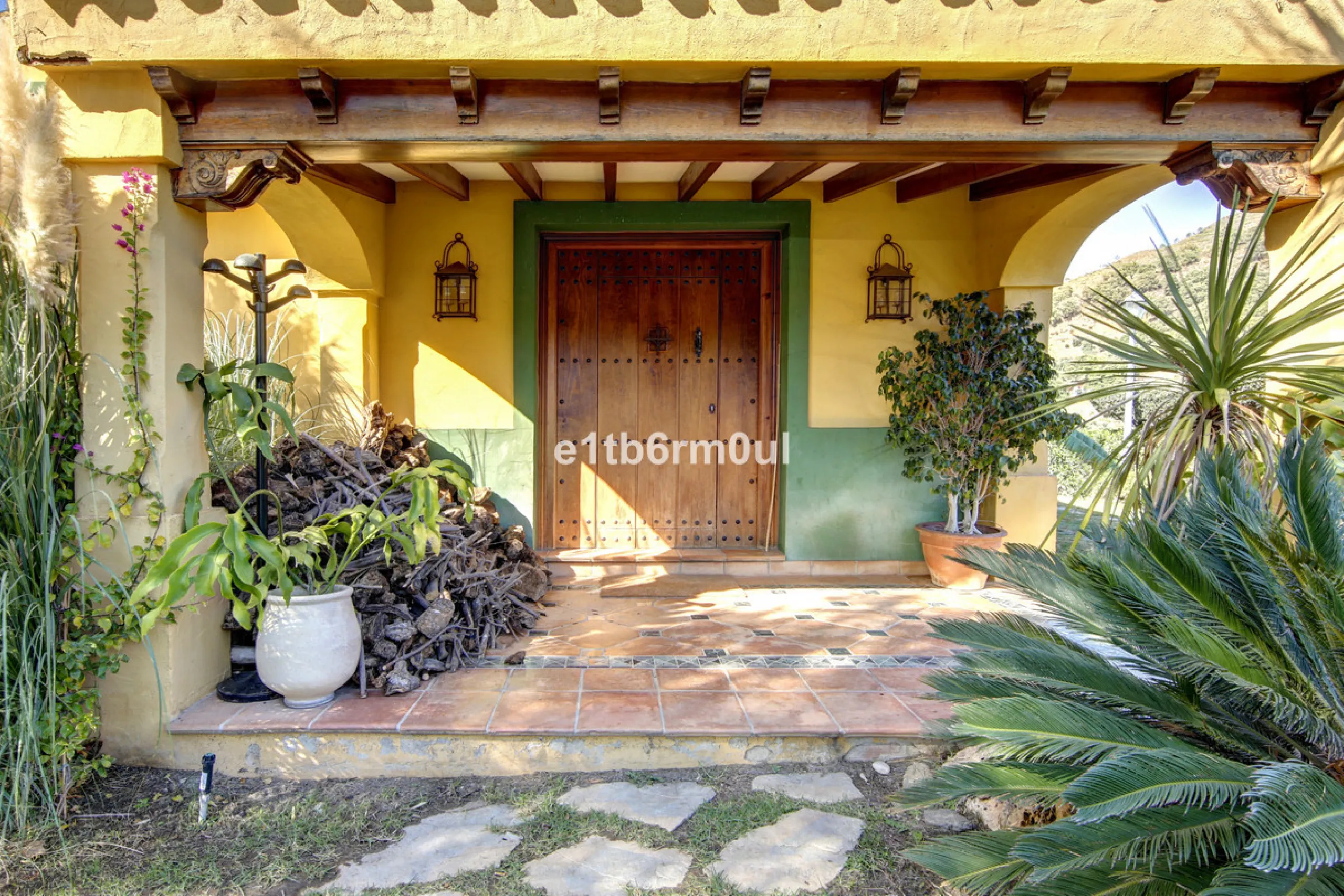 House - Finca - Cortijo в продаже в Ojén, Málaga. В доме 5 спален и 4 ванных комнат. Площадь дома 375 м². Площадь участка 11963 м²
