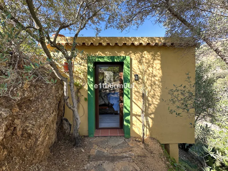 House - Finca - Cortijo в продаже в Ojén, Málaga. В доме 5 спален и 4 ванных комнат. Площадь дома 375 м². Площадь участка 11963 м²