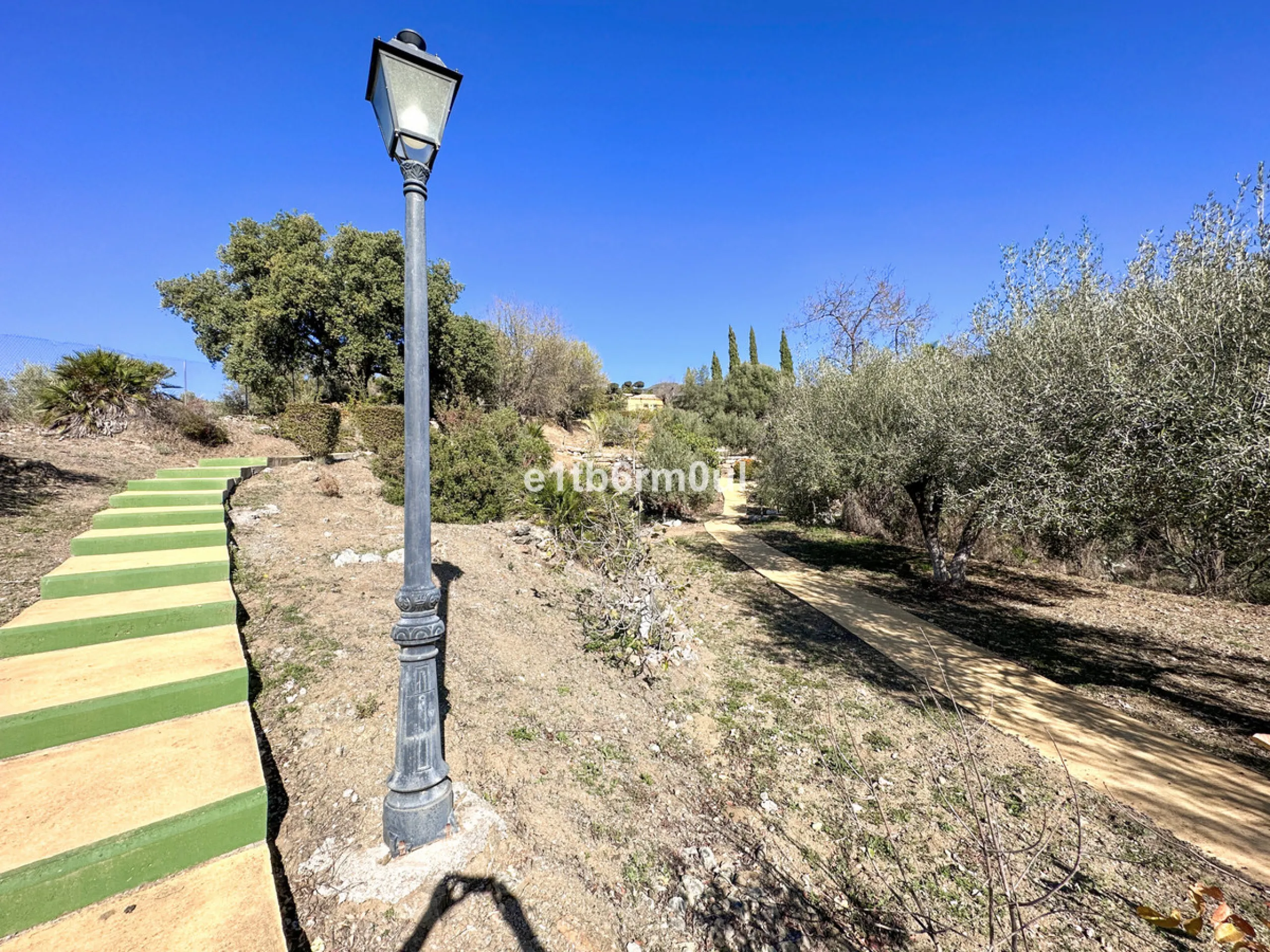 House - Finca - Cortijo в продаже в Ojén, Málaga. В доме 5 спален и 4 ванных комнат. Площадь дома 375 м². Площадь участка 11963 м²