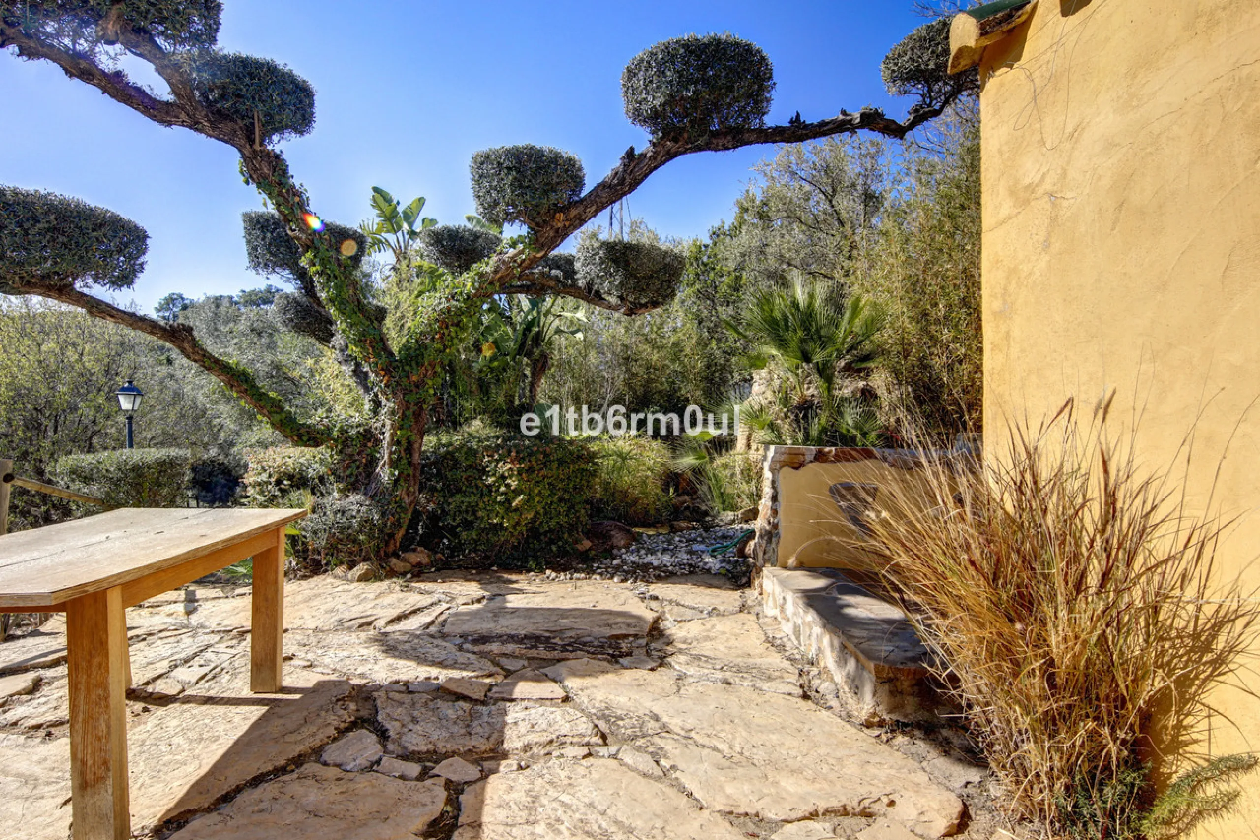 House - Finca - Cortijo в продаже в Ojén, Málaga. В доме 5 спален и 4 ванных комнат. Площадь дома 375 м². Площадь участка 11963 м²