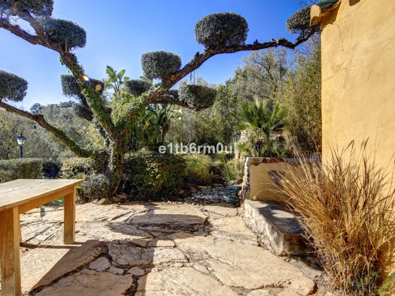 House - Finca - Cortijo в продаже в Ojén, Málaga. В доме 5 спален и 4 ванных комнат. Площадь дома 375 м². Площадь участка 11963 м²