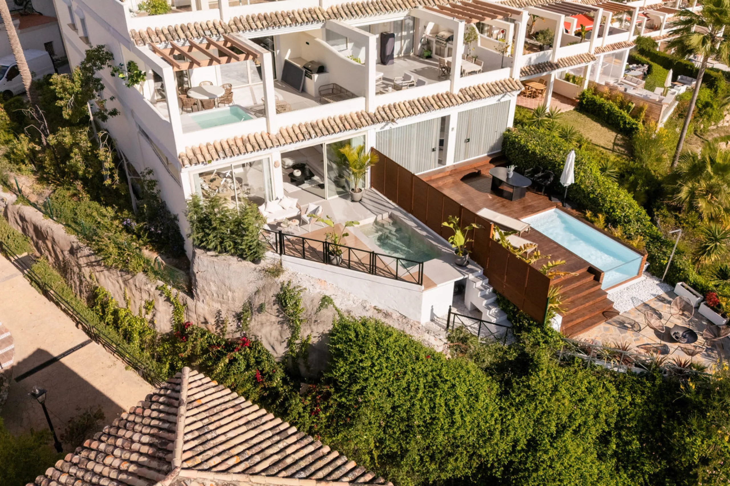 This exquisite 3-bedroom ground-floor apartment in Nueva Andalucía, Marbella, epitomizes modern luxury and comfort. Recently renovated to the highest standards, the property features an open-plan living and dining area, perfectly designed for seamless ent
