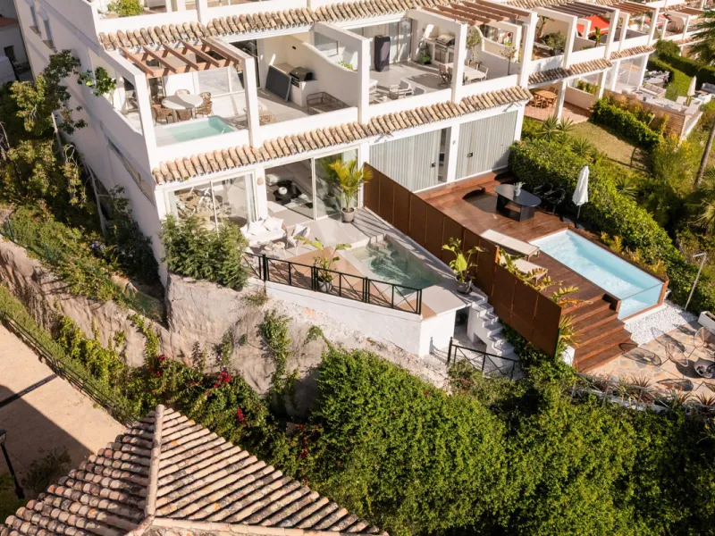 This exquisite 3-bedroom ground-floor apartment in Nueva Andalucía, Marbella, epitomizes modern luxury and comfort. Recently renovated to the highest standards, the property features an open-plan living and dining area, perfectly designed for seamless ent