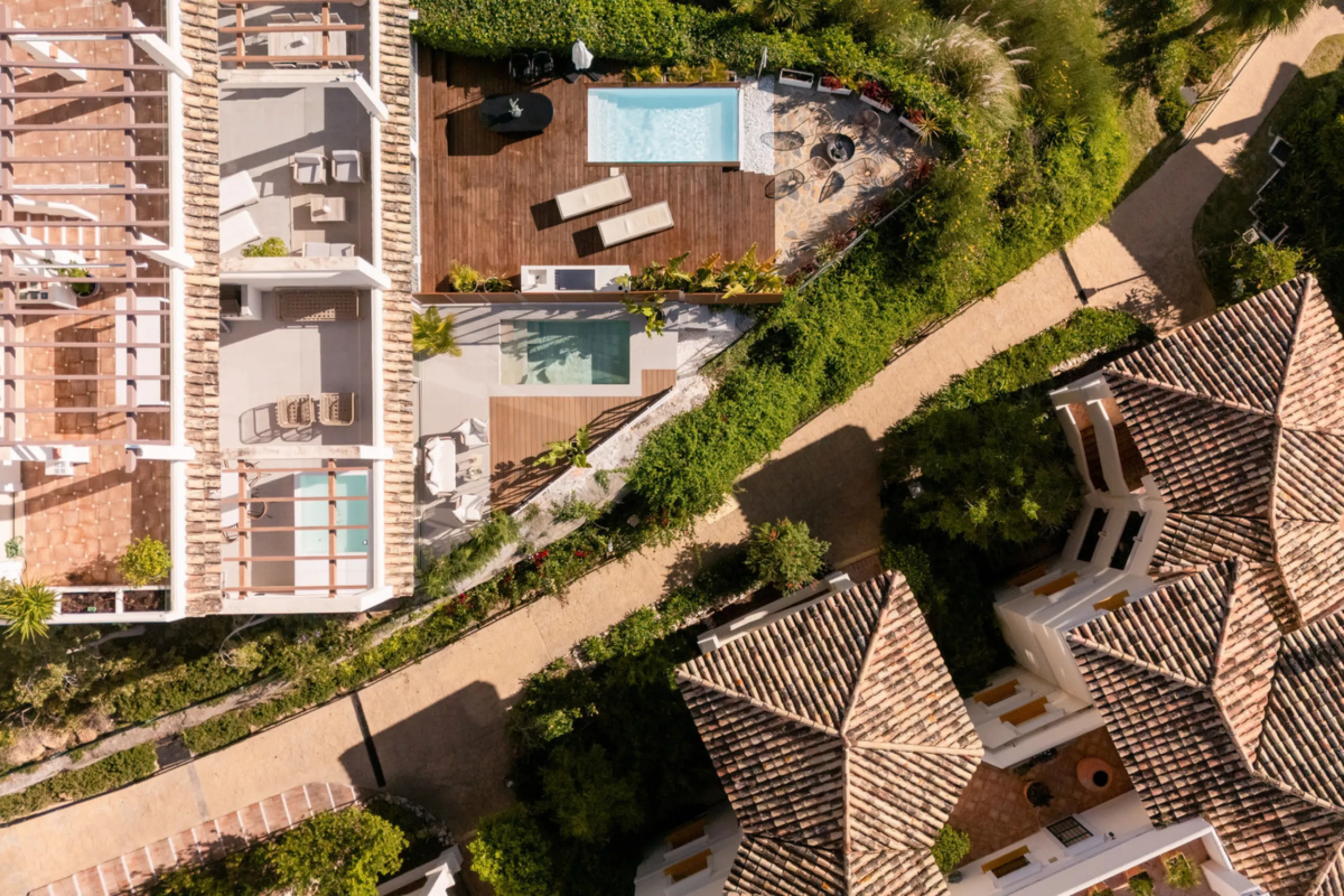 This exquisite 3-bedroom ground-floor apartment in Nueva Andalucía, Marbella, epitomizes modern luxury and comfort. Recently renovated to the highest standards, the property features an open-plan living and dining area, perfectly designed for seamless ent