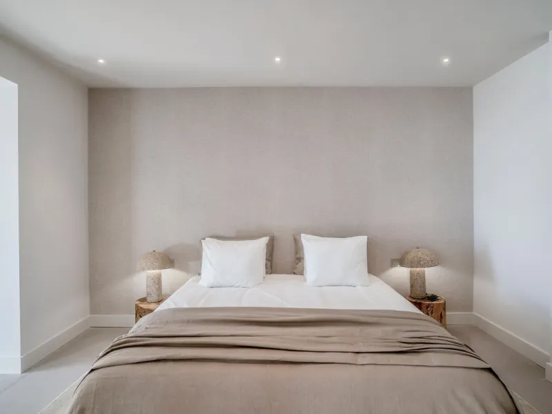 This exquisite 3-bedroom ground-floor apartment in Nueva Andalucía, Marbella, epitomizes modern luxury and comfort. Recently renovated to the highest standards, the property features an open-plan living and dining area, perfectly designed for seamless ent