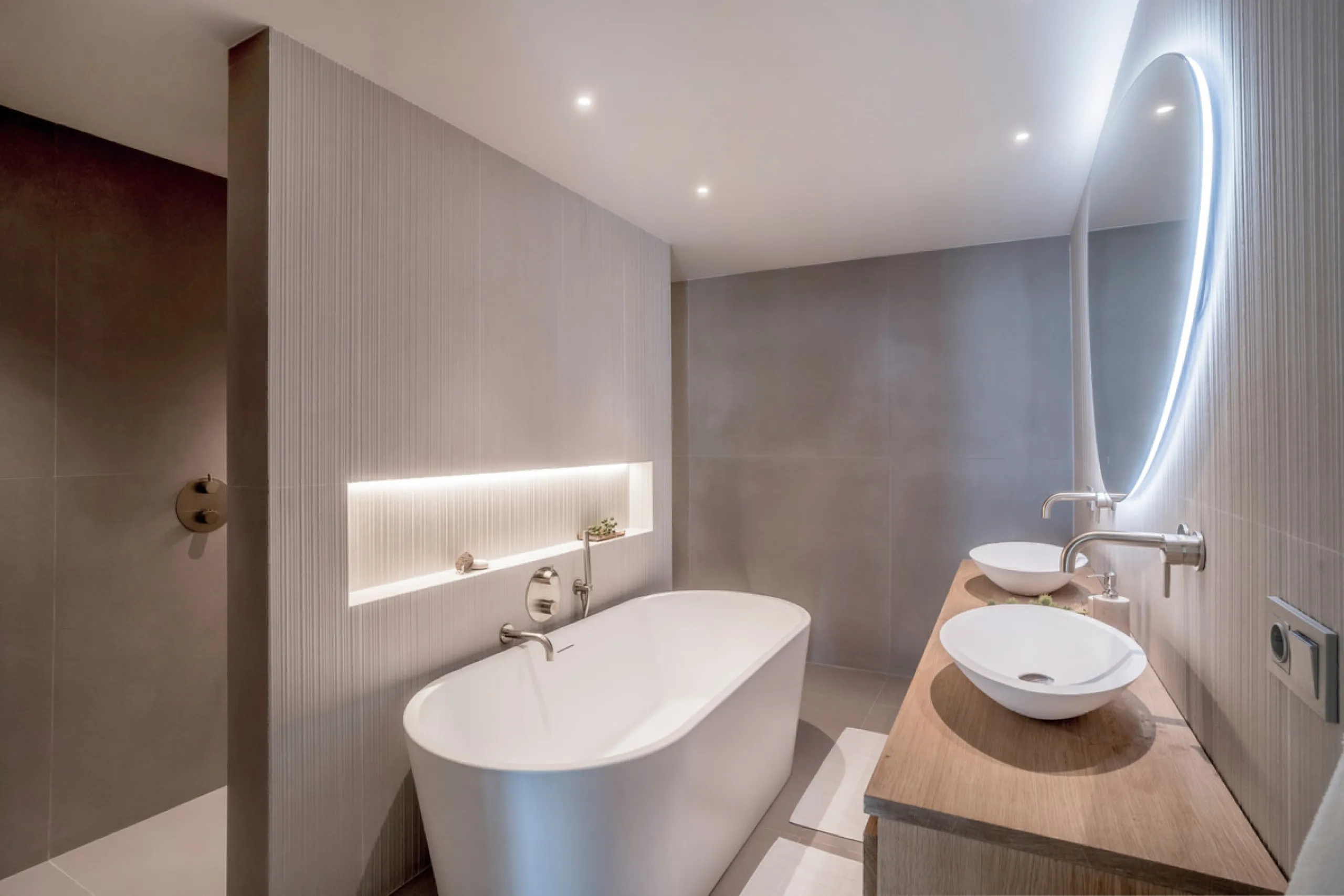 This exquisite 3-bedroom ground-floor apartment in Nueva Andalucía, Marbella, epitomizes modern luxury and comfort. Recently renovated to the highest standards, the property features an open-plan living and dining area, perfectly designed for seamless ent