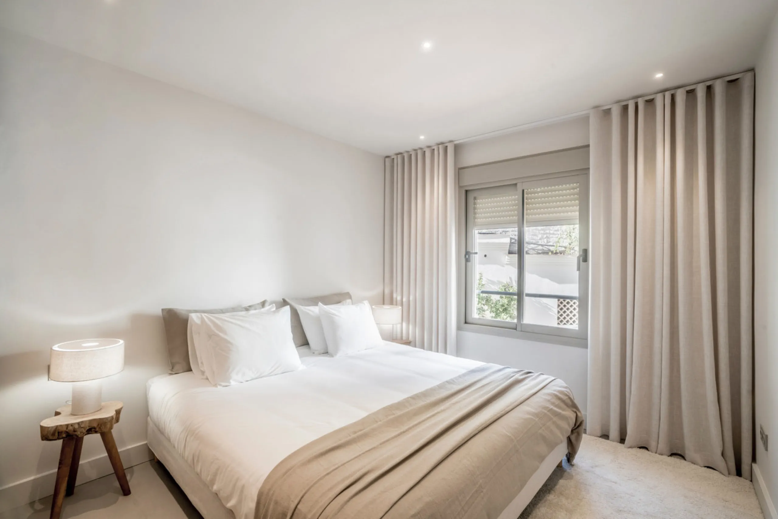 This exquisite 3-bedroom ground-floor apartment in Nueva Andalucía, Marbella, epitomizes modern luxury and comfort. Recently renovated to the highest standards, the property features an open-plan living and dining area, perfectly designed for seamless ent