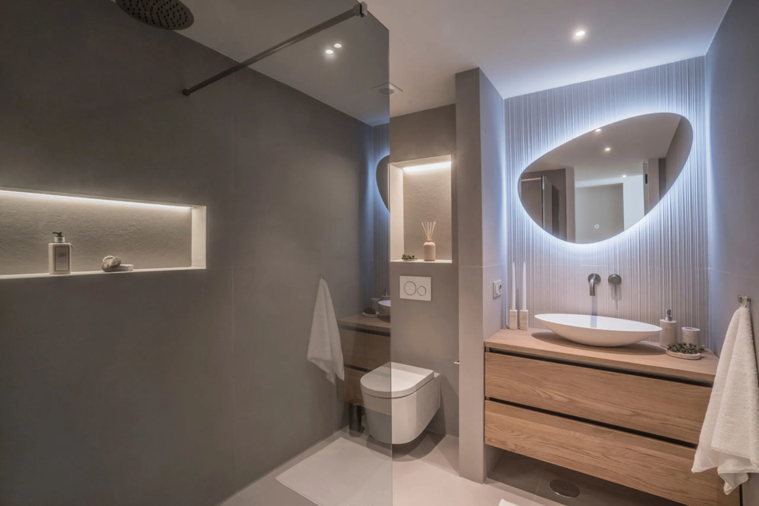 This exquisite 3-bedroom ground-floor apartment in Nueva Andalucía, Marbella, epitomizes modern luxury and comfort. Recently renovated to the highest standards, the property features an open-plan living and dining area, perfectly designed for seamless ent