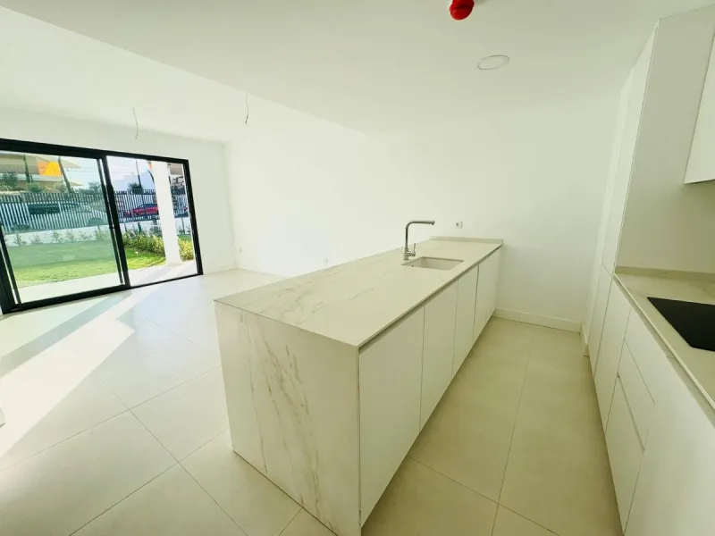 Modern 2-Bedroom Apartment with Stunning Mountain and Garden Views