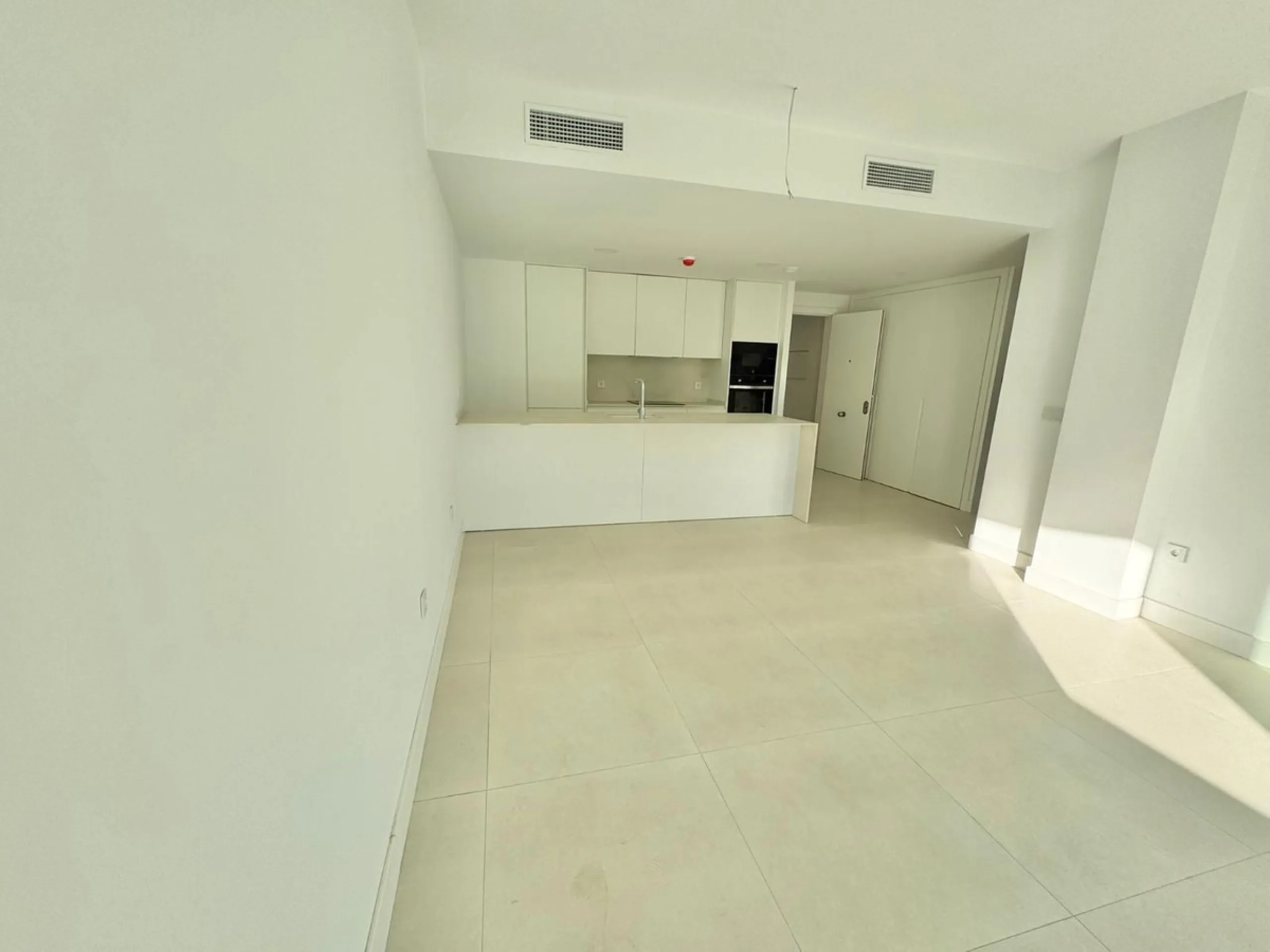 Modern 2-Bedroom Apartment with Stunning Mountain and Garden Views