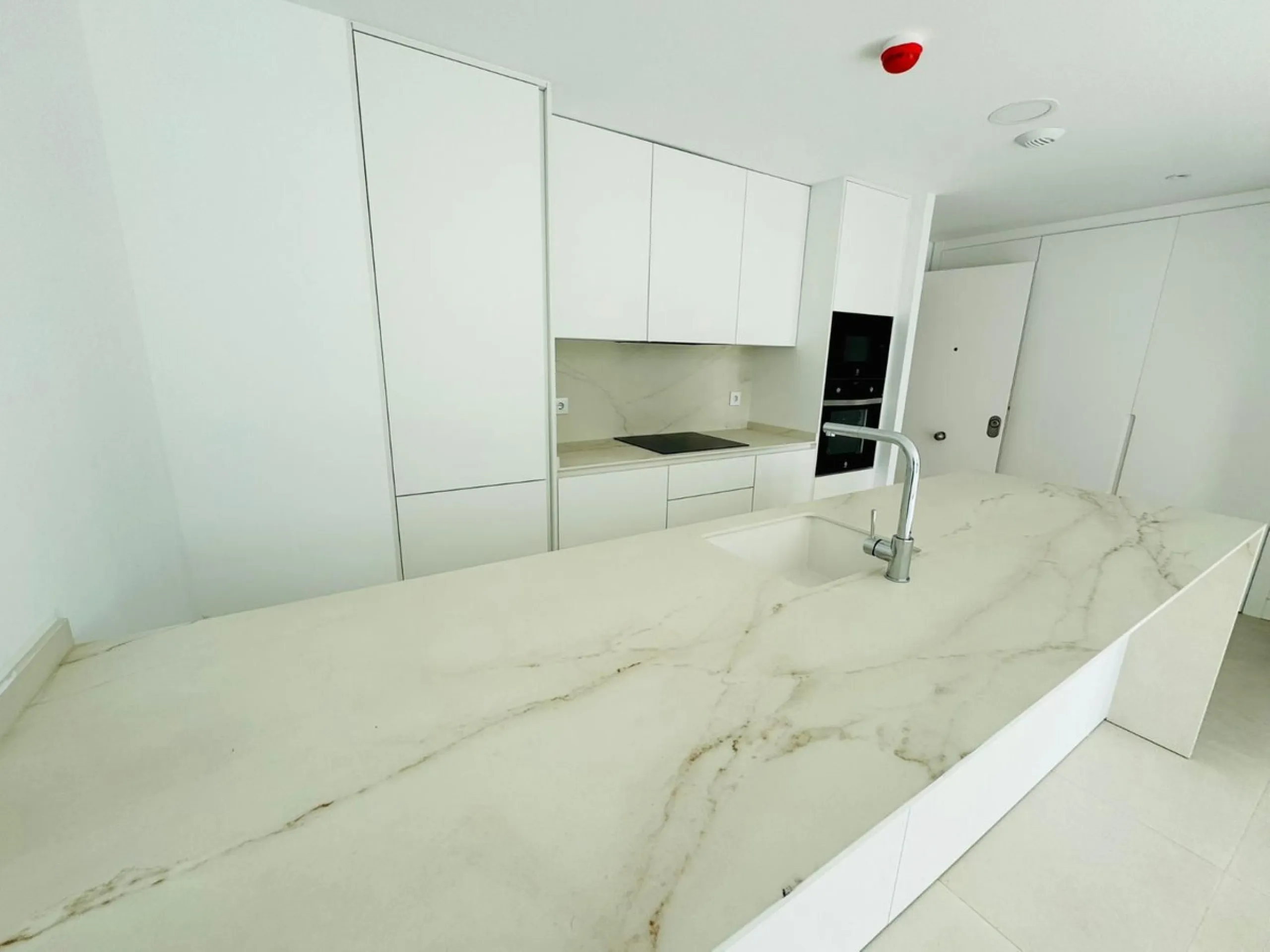 Modern 2-Bedroom Apartment with Stunning Mountain and Garden Views