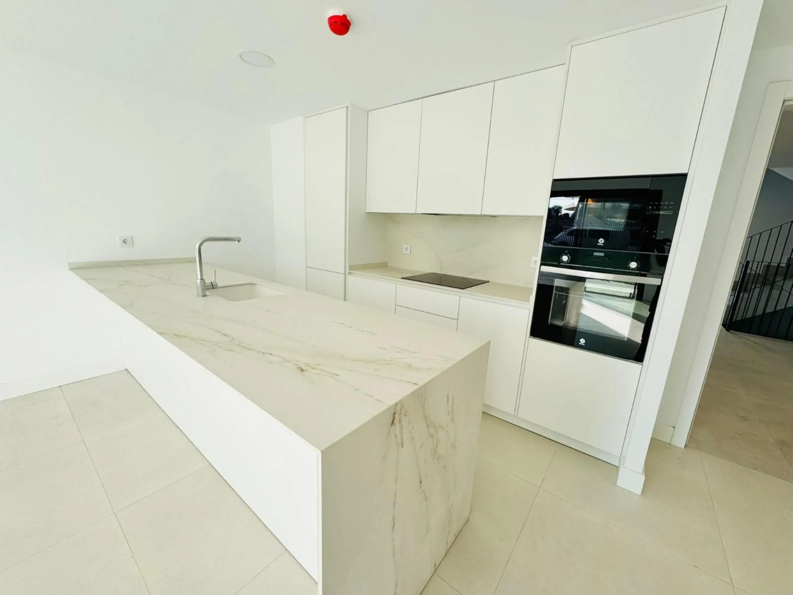 Modern 2-Bedroom Apartment with Stunning Mountain and Garden Views