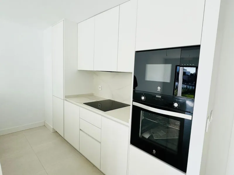 Modern 2-Bedroom Apartment with Stunning Mountain and Garden Views