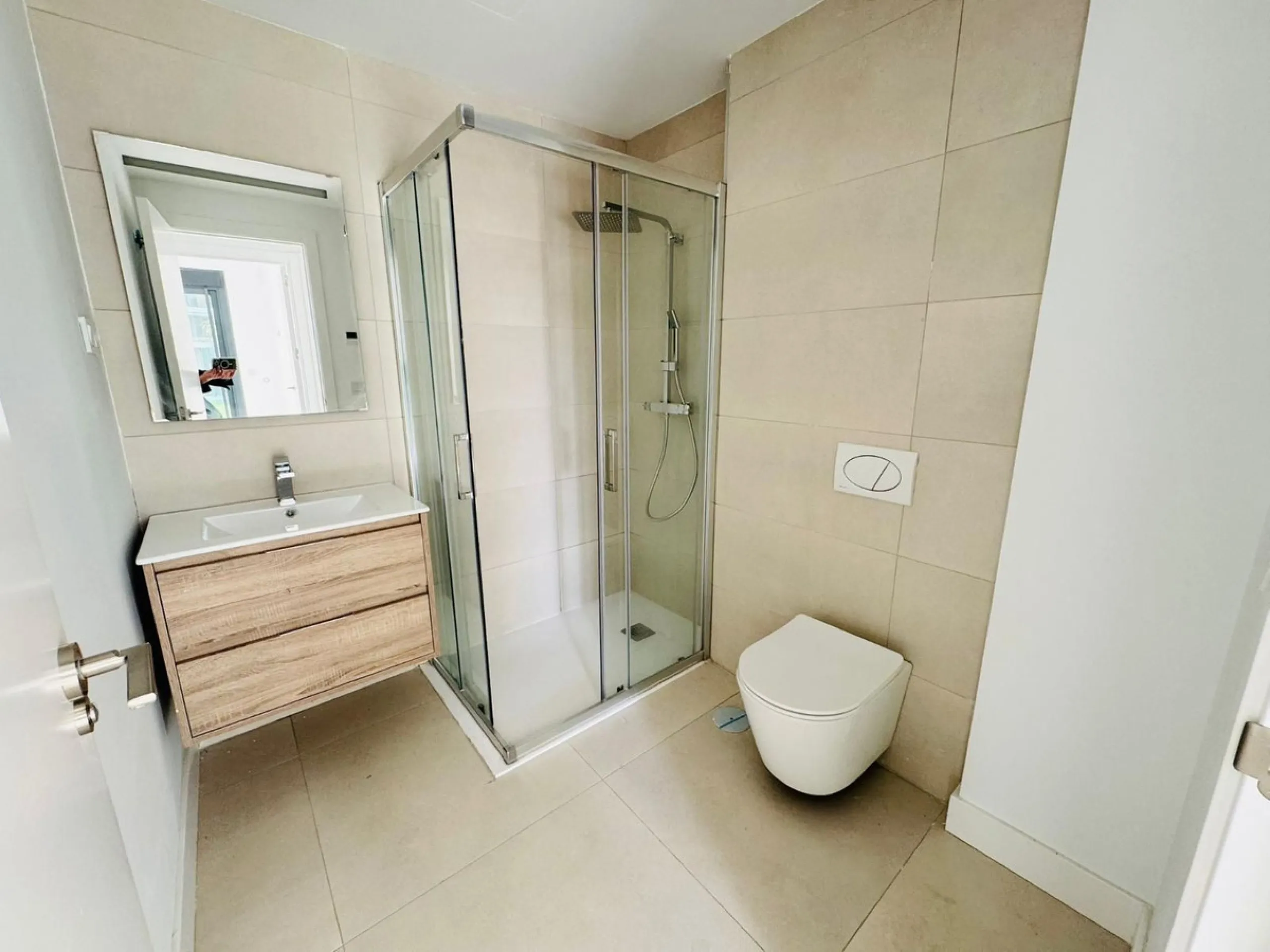 Modern 2-Bedroom Apartment with Stunning Mountain and Garden Views