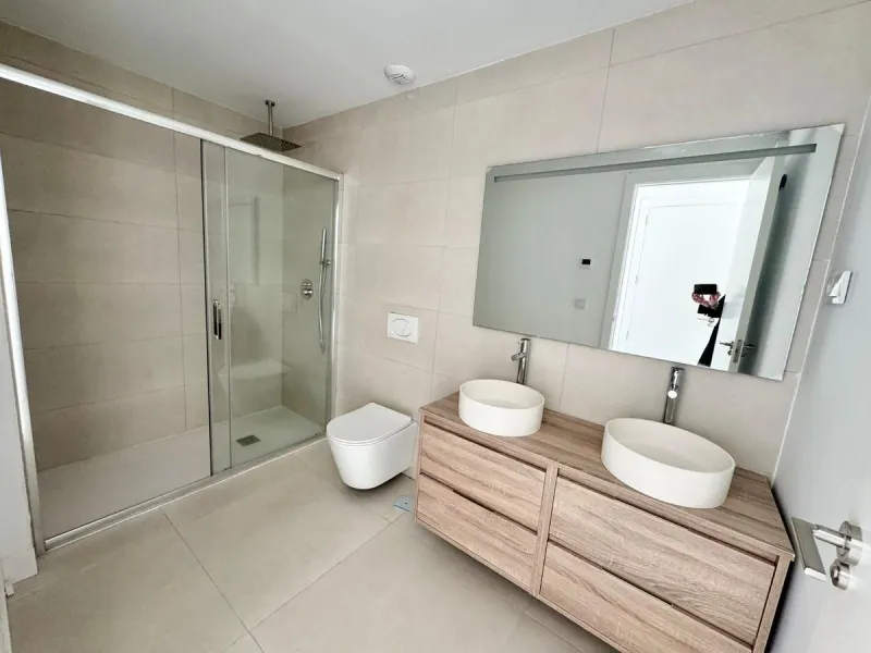 Modern 2-Bedroom Apartment with Stunning Mountain and Garden Views