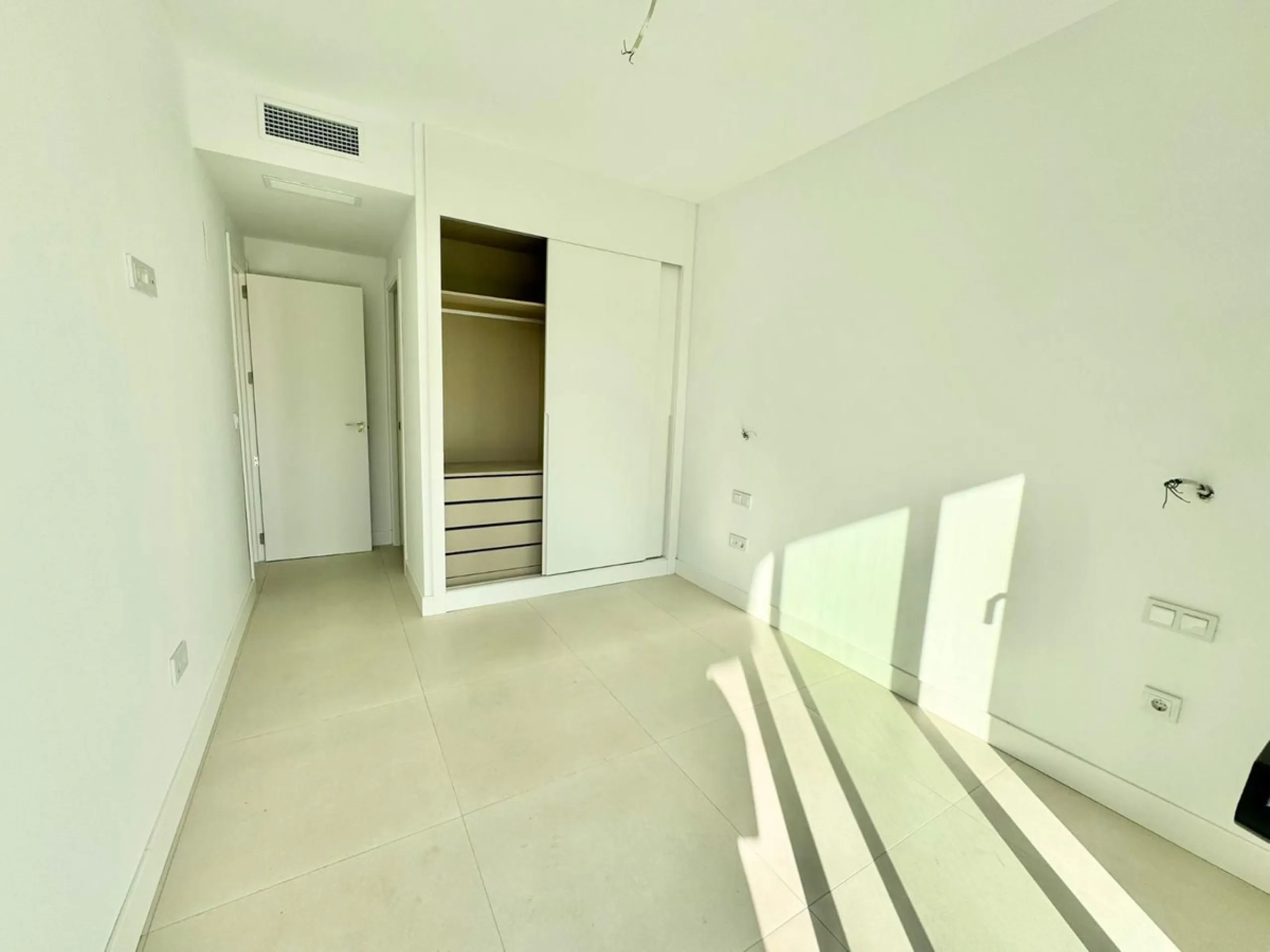 Modern 2-Bedroom Apartment with Stunning Mountain and Garden Views