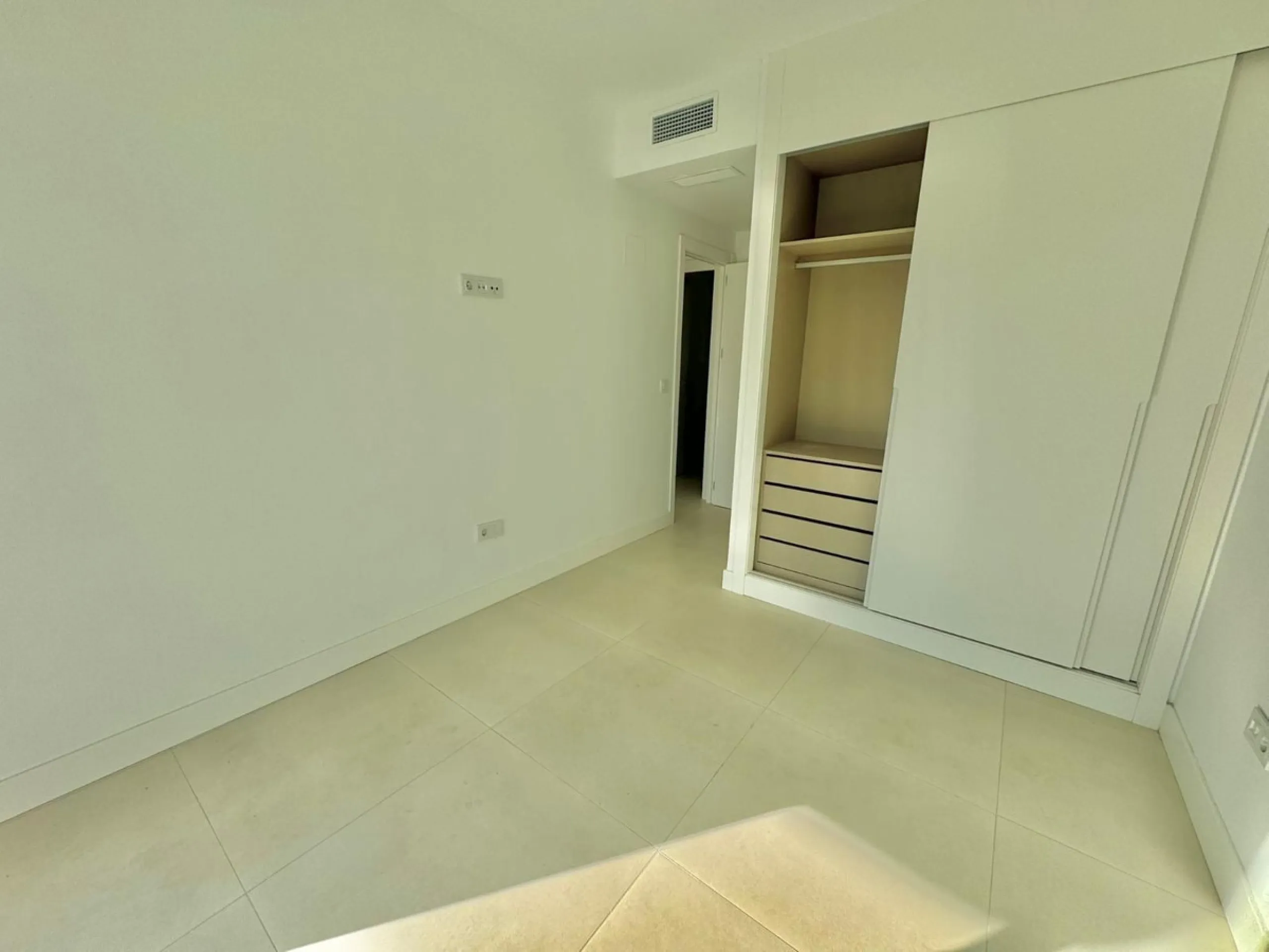 Modern 2-Bedroom Apartment with Stunning Mountain and Garden Views