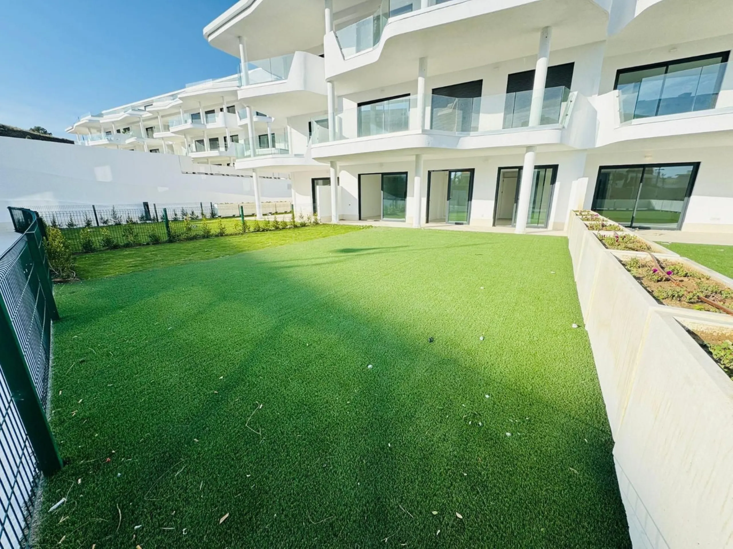 Modern 2-Bedroom Apartment with Stunning Mountain and Garden Views