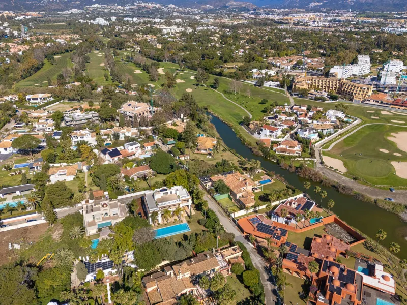 Charming Villa for Renovation in Casasola