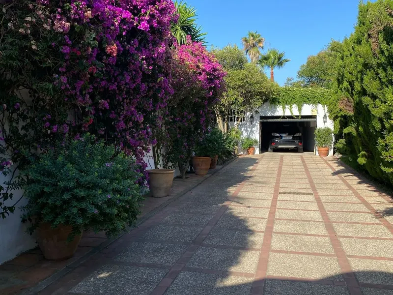 Charming Villa for Renovation in Casasola