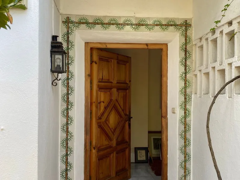 Charming Villa for Renovation in Casasola