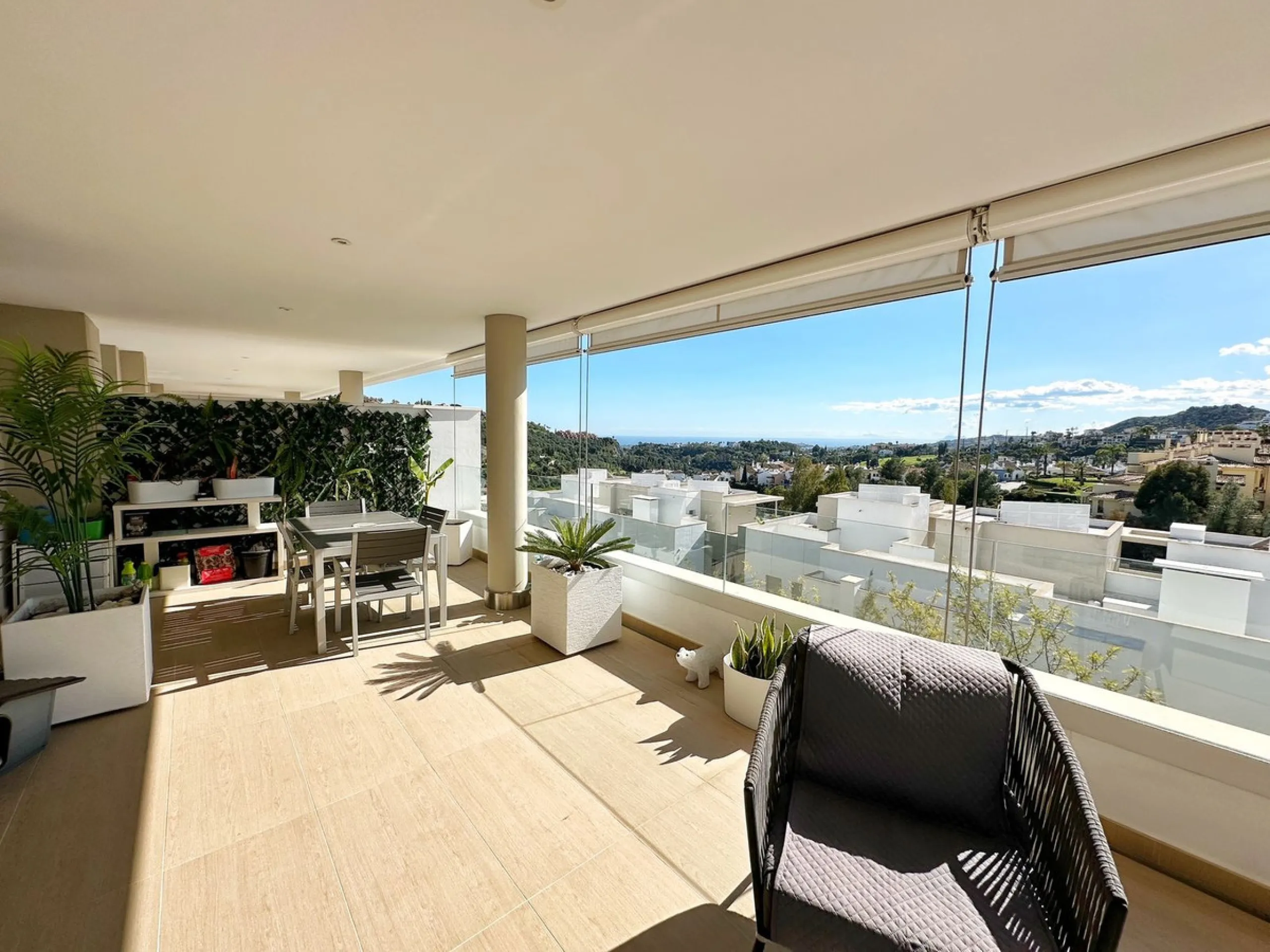 MODERN APARTMENT WITH PANORAMIC SEA VIEWS – RECENTLY BUILT