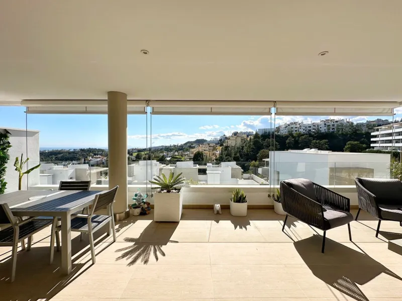 MODERN APARTMENT WITH PANORAMIC SEA VIEWS – RECENTLY BUILT