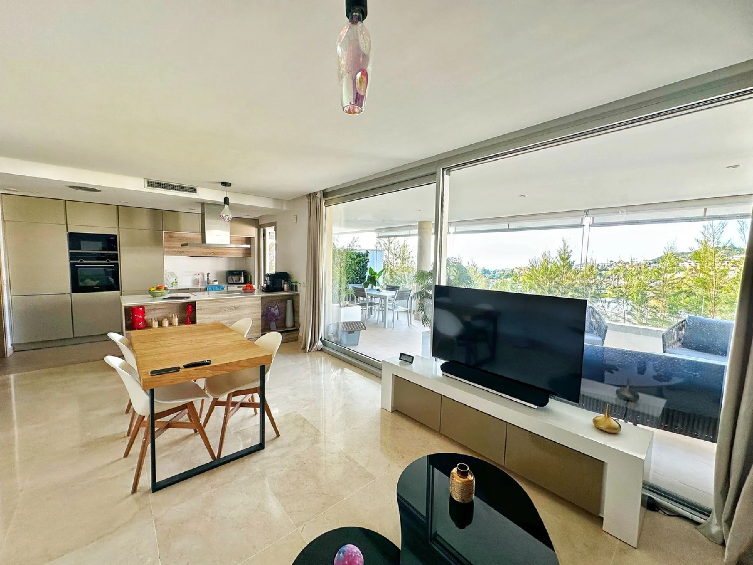 MODERN APARTMENT WITH PANORAMIC SEA VIEWS – RECENTLY BUILT