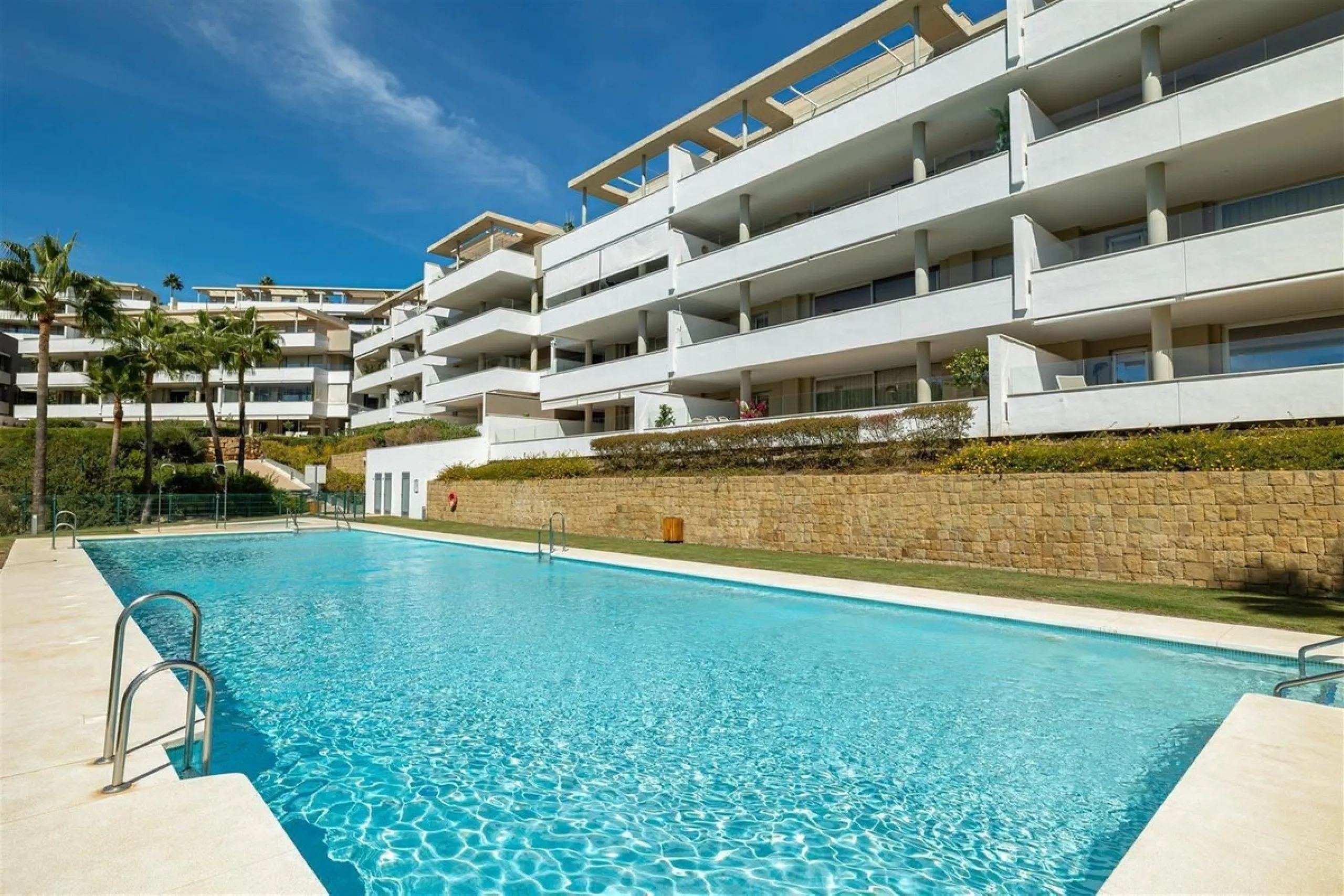 MODERN APARTMENT WITH PANORAMIC SEA VIEWS – RECENTLY BUILT