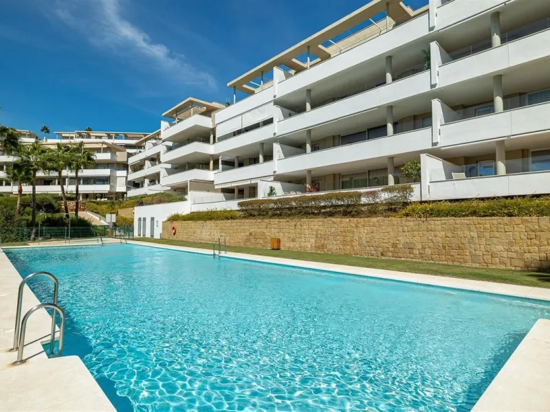 MODERN APARTMENT WITH PANORAMIC SEA VIEWS – RECENTLY BUILT