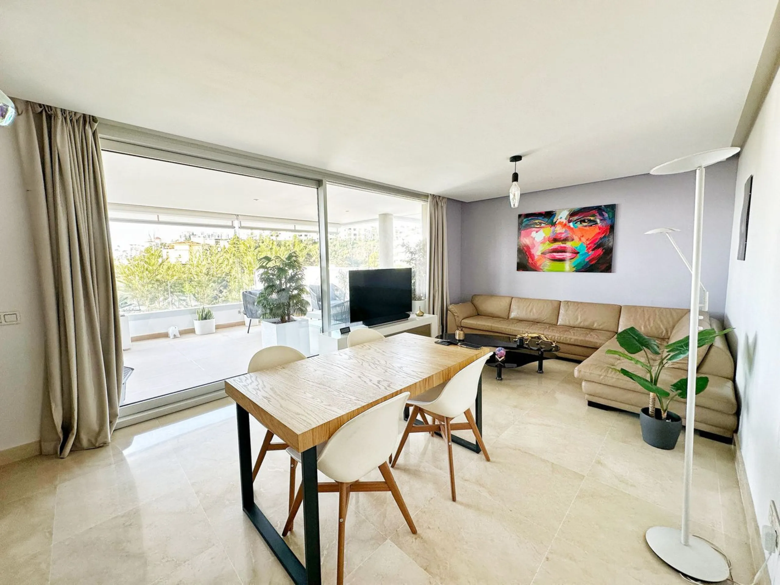MODERN APARTMENT WITH PANORAMIC SEA VIEWS – RECENTLY BUILT
