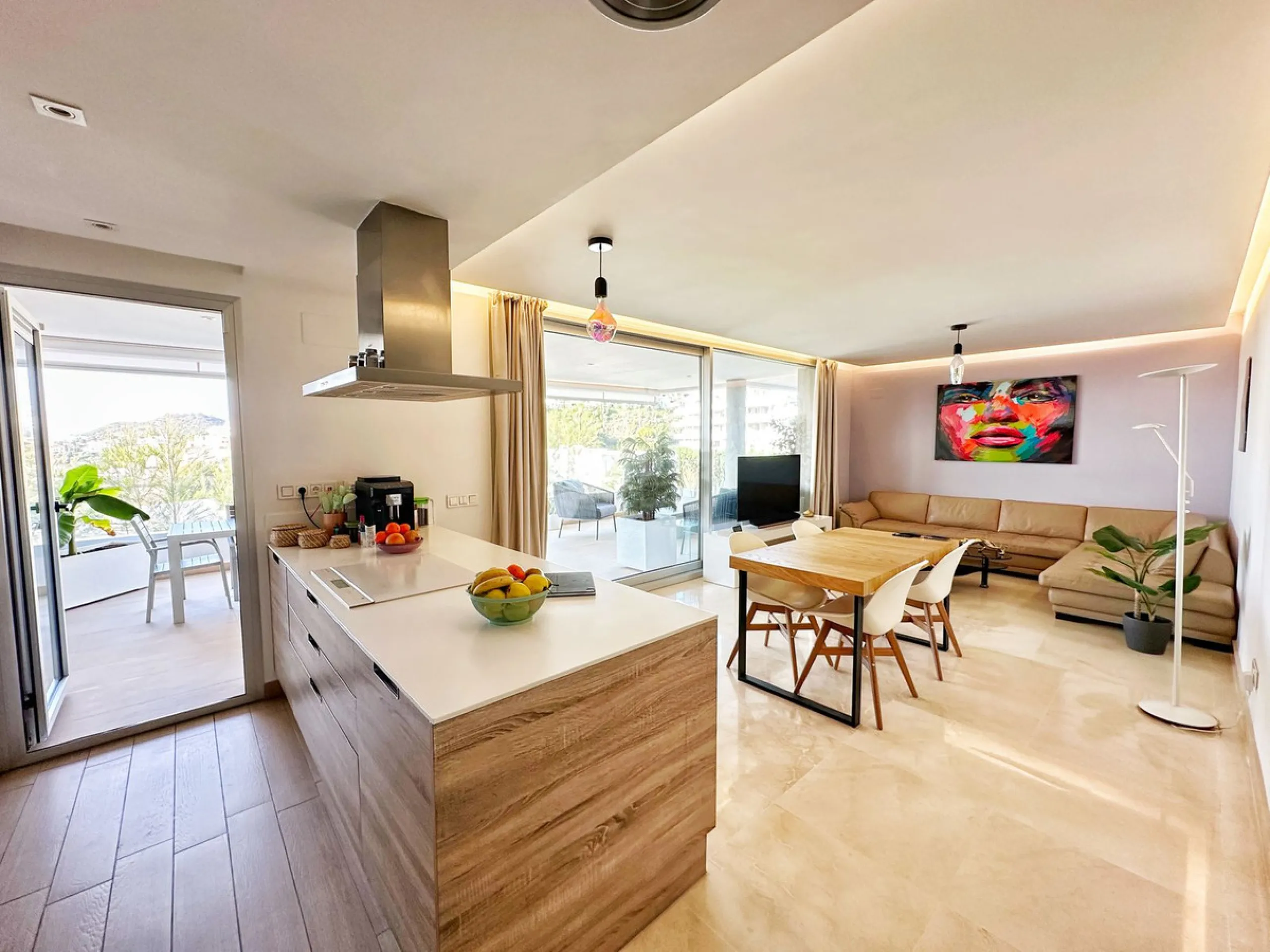 MODERN APARTMENT WITH PANORAMIC SEA VIEWS – RECENTLY BUILT