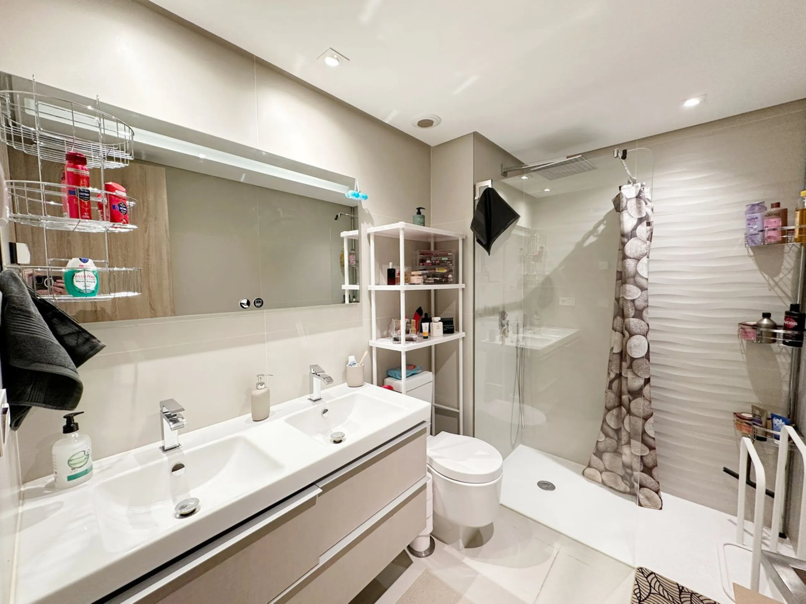 MODERN APARTMENT WITH PANORAMIC SEA VIEWS – RECENTLY BUILT