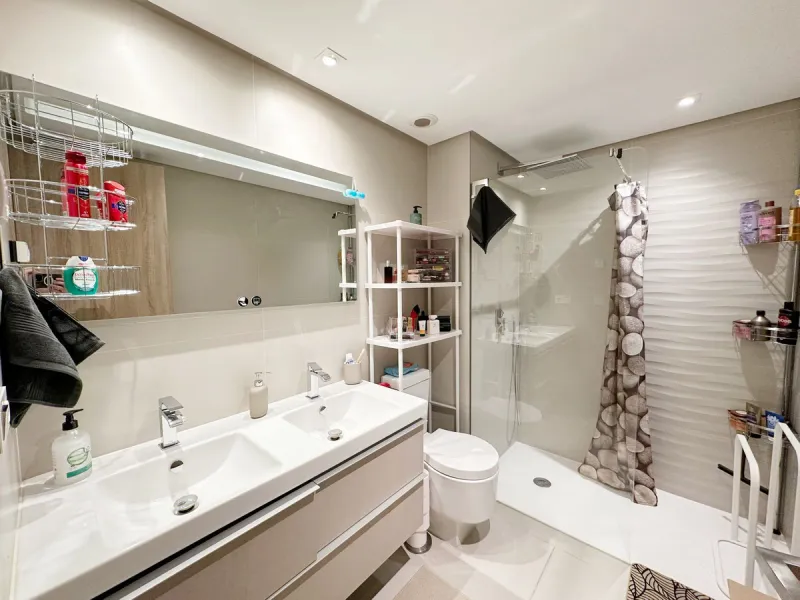 MODERN APARTMENT WITH PANORAMIC SEA VIEWS – RECENTLY BUILT