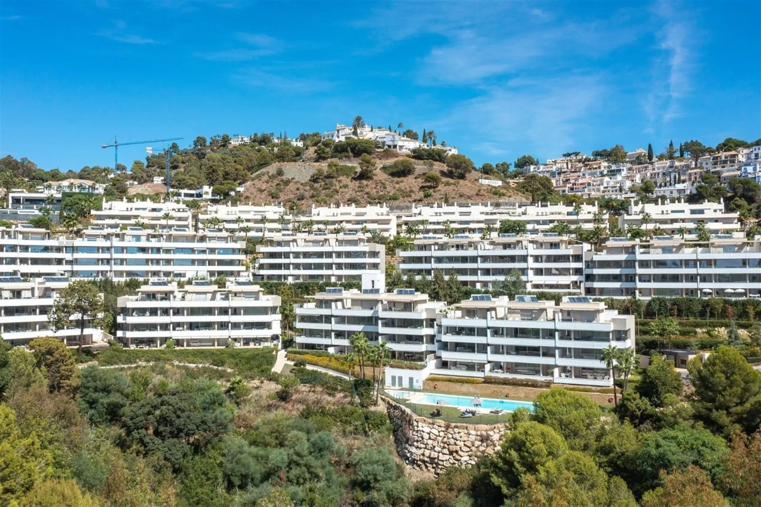 MODERN APARTMENT WITH PANORAMIC SEA VIEWS – RECENTLY BUILT