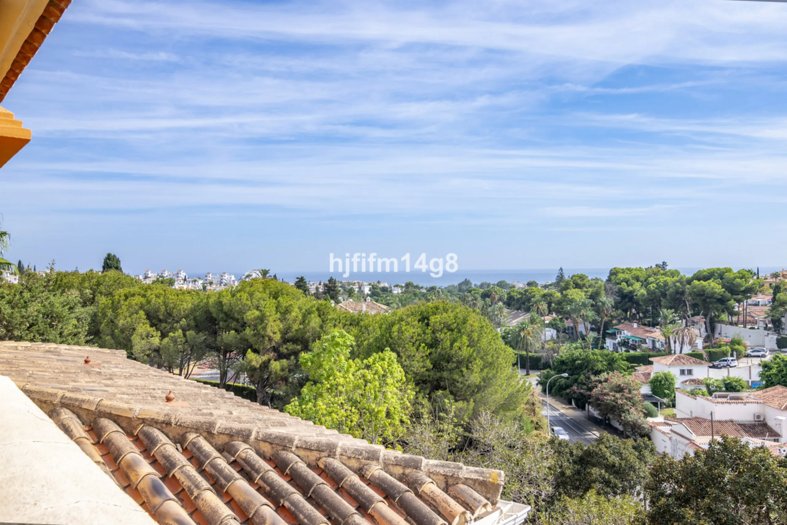 Andalucia Alta, built in 1995 is a gated community of 55 apartments and penthouses divided in six buildings. The pool area is in the middle of the blocks. Mature garden area has a playground for children. Each block offers underground parking and elevator