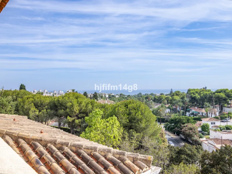 Andalucia Alta, built in 1995 is a gated community of 55 apartments and penthouses divided in six buildings. The pool area is in the middle of the blocks. Mature garden area has a playground for children. Each block offers underground parking and elevator