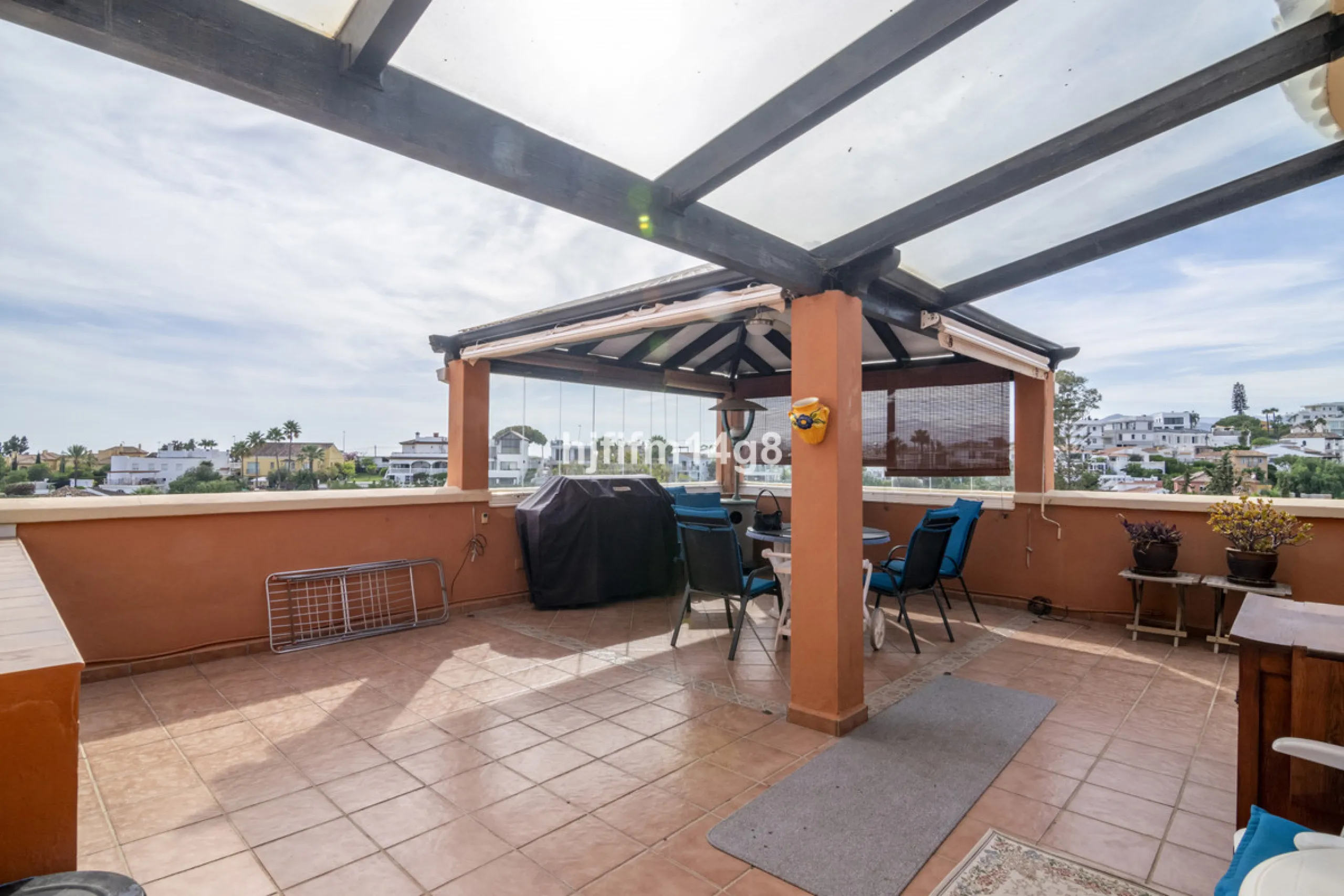 Andalucia Alta, built in 1995 is a gated community of 55 apartments and penthouses divided in six buildings. The pool area is in the middle of the blocks. Mature garden area has a playground for children. Each block offers underground parking and elevator