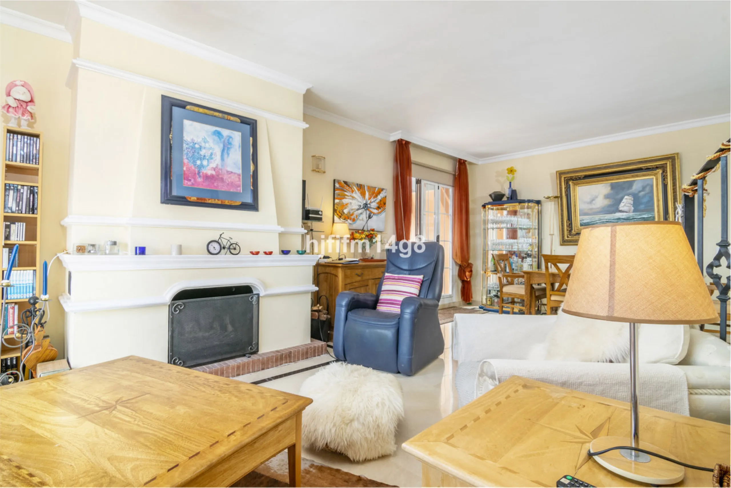 Andalucia Alta, built in 1995 is a gated community of 55 apartments and penthouses divided in six buildings. The pool area is in the middle of the blocks. Mature garden area has a playground for children. Each block offers underground parking and elevator