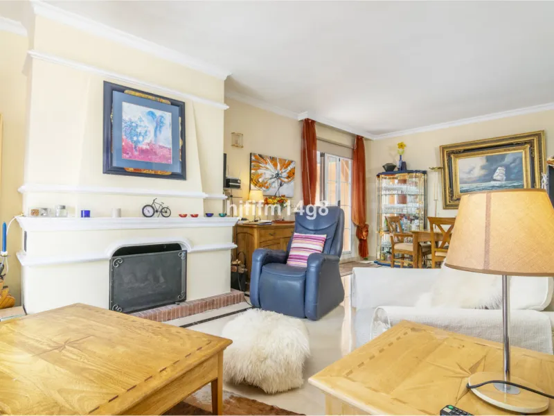 Andalucia Alta, built in 1995 is a gated community of 55 apartments and penthouses divided in six buildings. The pool area is in the middle of the blocks. Mature garden area has a playground for children. Each block offers underground parking and elevator