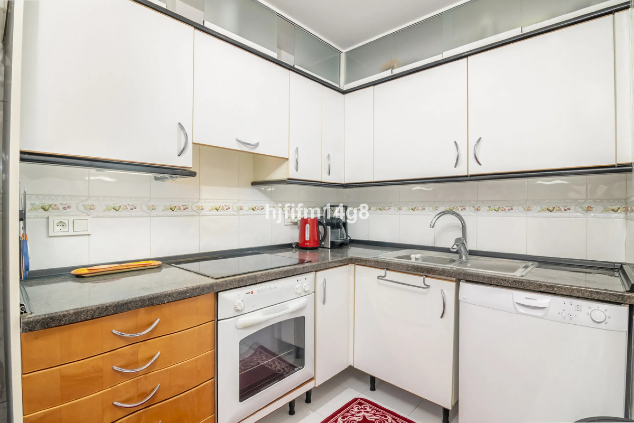 Andalucia Alta, built in 1995 is a gated community of 55 apartments and penthouses divided in six buildings. The pool area is in the middle of the blocks. Mature garden area has a playground for children. Each block offers underground parking and elevator