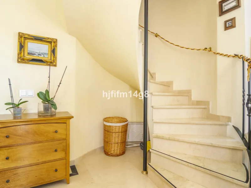 Andalucia Alta, built in 1995 is a gated community of 55 apartments and penthouses divided in six buildings. The pool area is in the middle of the blocks. Mature garden area has a playground for children. Each block offers underground parking and elevator