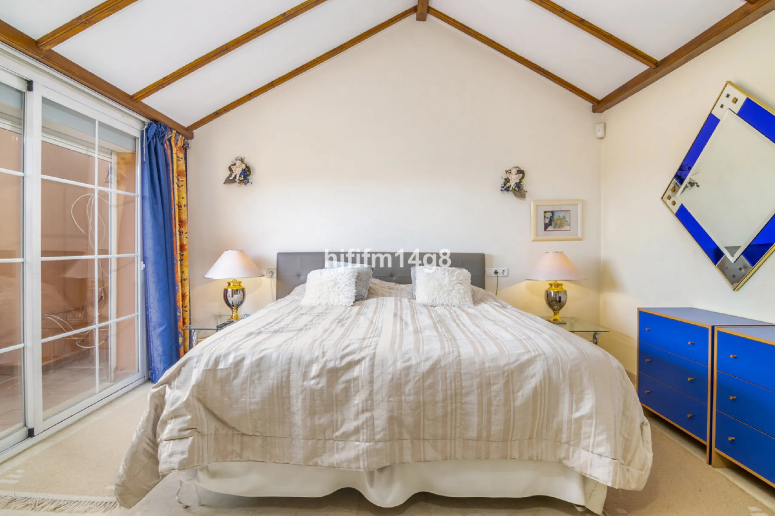 Andalucia Alta, built in 1995 is a gated community of 55 apartments and penthouses divided in six buildings. The pool area is in the middle of the blocks. Mature garden area has a playground for children. Each block offers underground parking and elevator