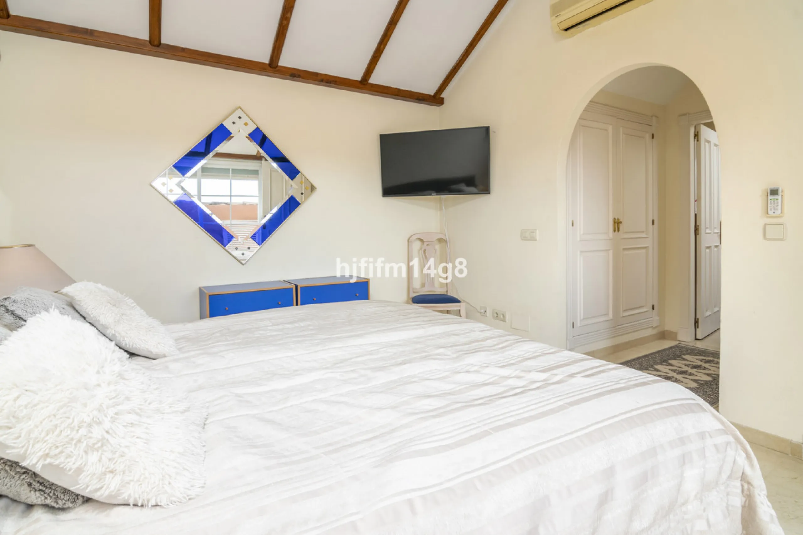Andalucia Alta, built in 1995 is a gated community of 55 apartments and penthouses divided in six buildings. The pool area is in the middle of the blocks. Mature garden area has a playground for children. Each block offers underground parking and elevator