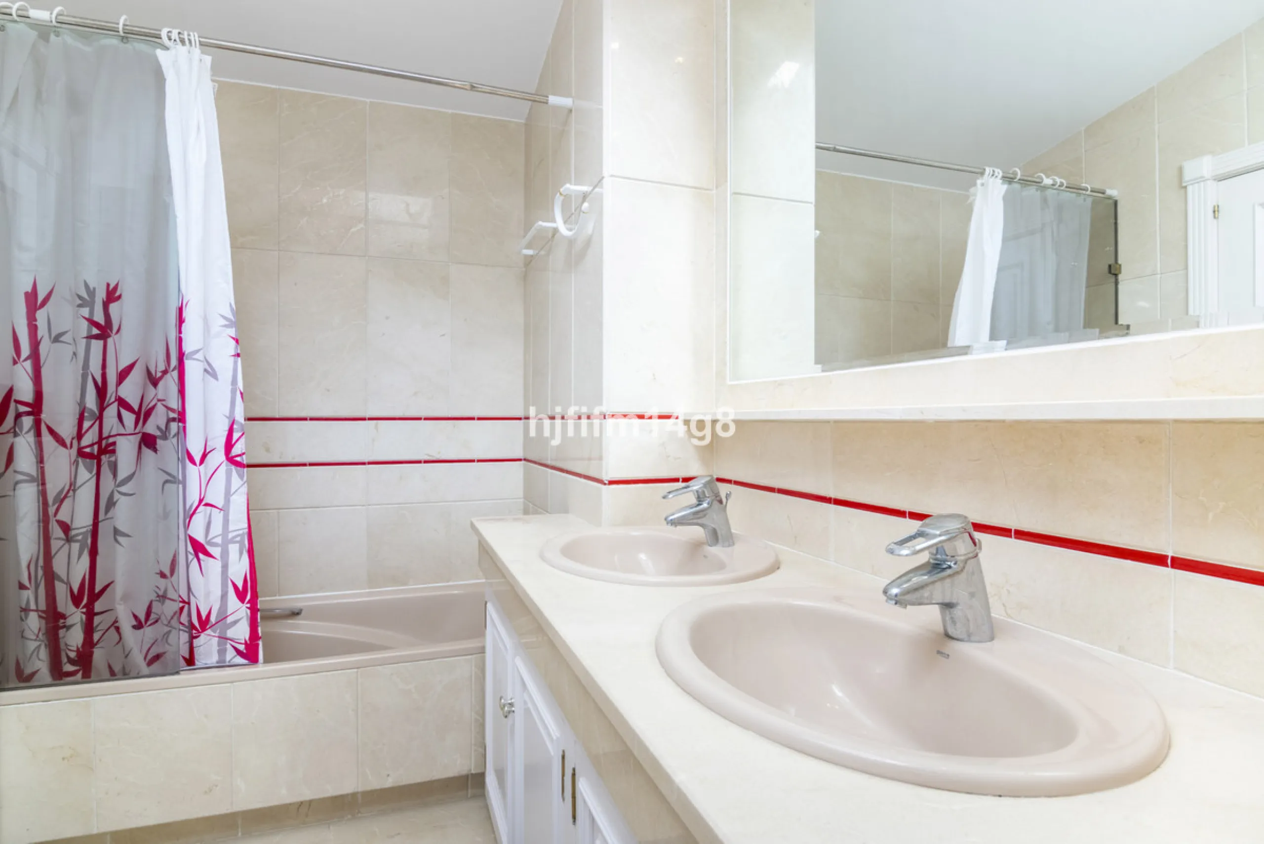 Andalucia Alta, built in 1995 is a gated community of 55 apartments and penthouses divided in six buildings. The pool area is in the middle of the blocks. Mature garden area has a playground for children. Each block offers underground parking and elevator