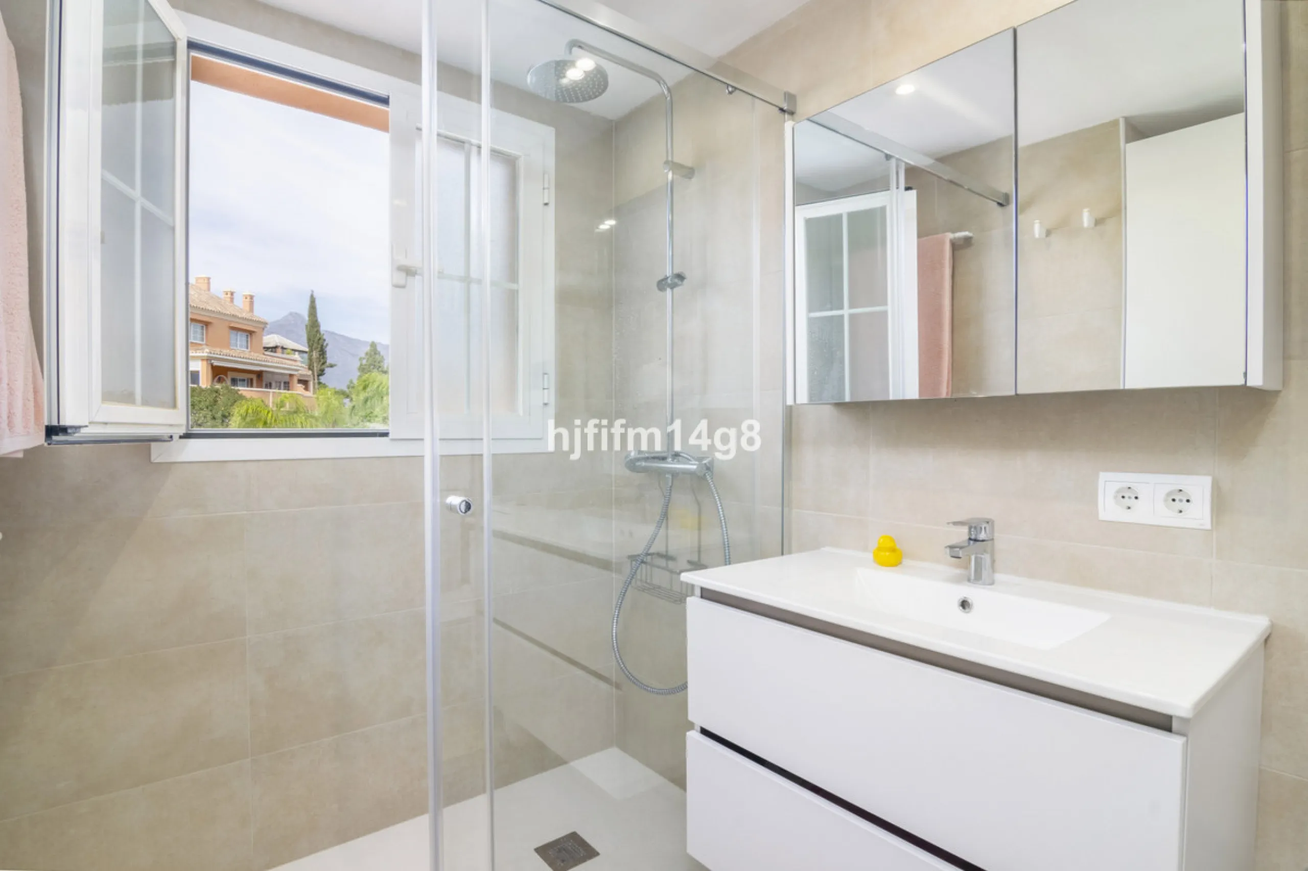 Andalucia Alta, built in 1995 is a gated community of 55 apartments and penthouses divided in six buildings. The pool area is in the middle of the blocks. Mature garden area has a playground for children. Each block offers underground parking and elevator