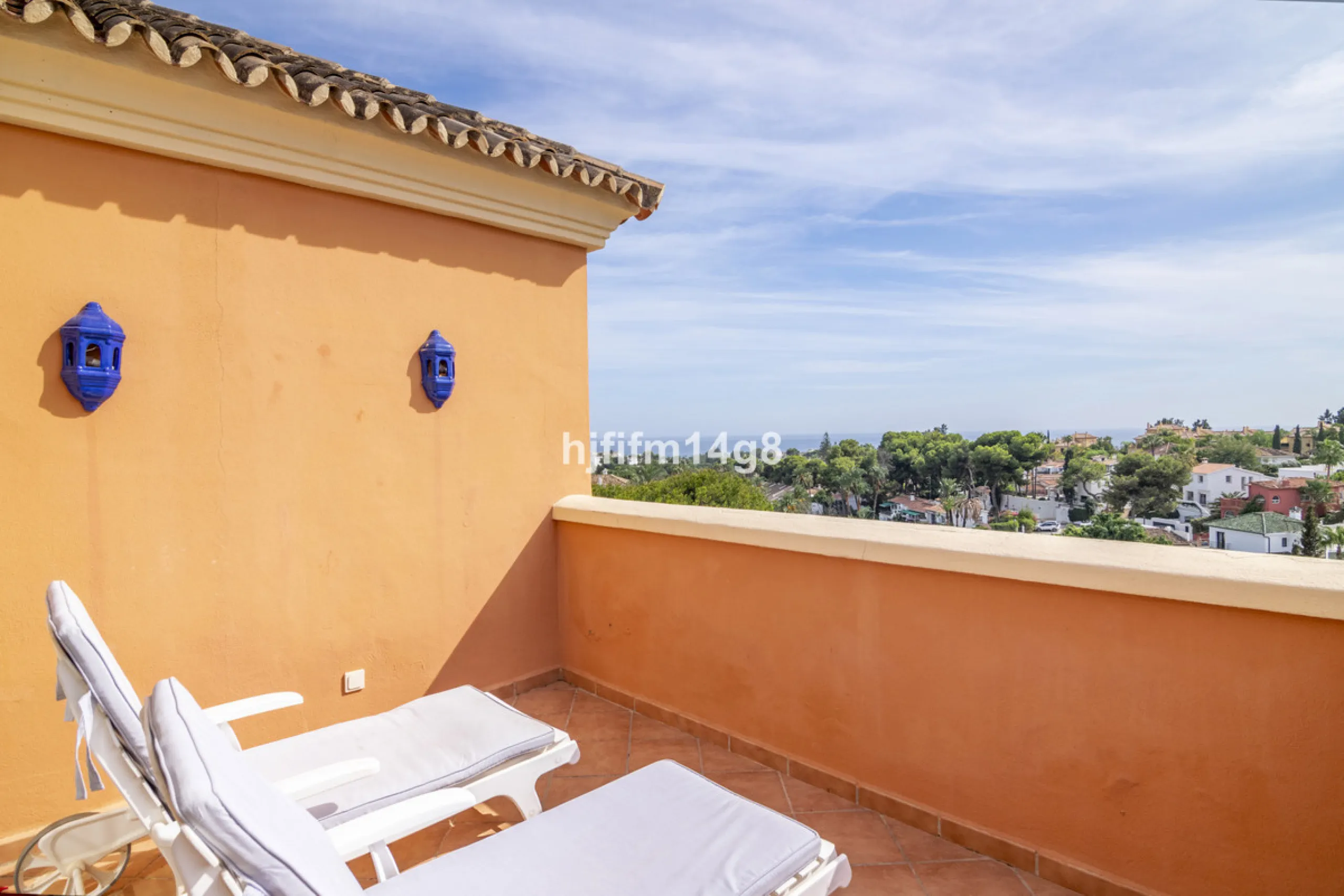Andalucia Alta, built in 1995 is a gated community of 55 apartments and penthouses divided in six buildings. The pool area is in the middle of the blocks. Mature garden area has a playground for children. Each block offers underground parking and elevator