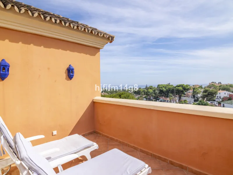 Andalucia Alta, built in 1995 is a gated community of 55 apartments and penthouses divided in six buildings. The pool area is in the middle of the blocks. Mature garden area has a playground for children. Each block offers underground parking and elevator
